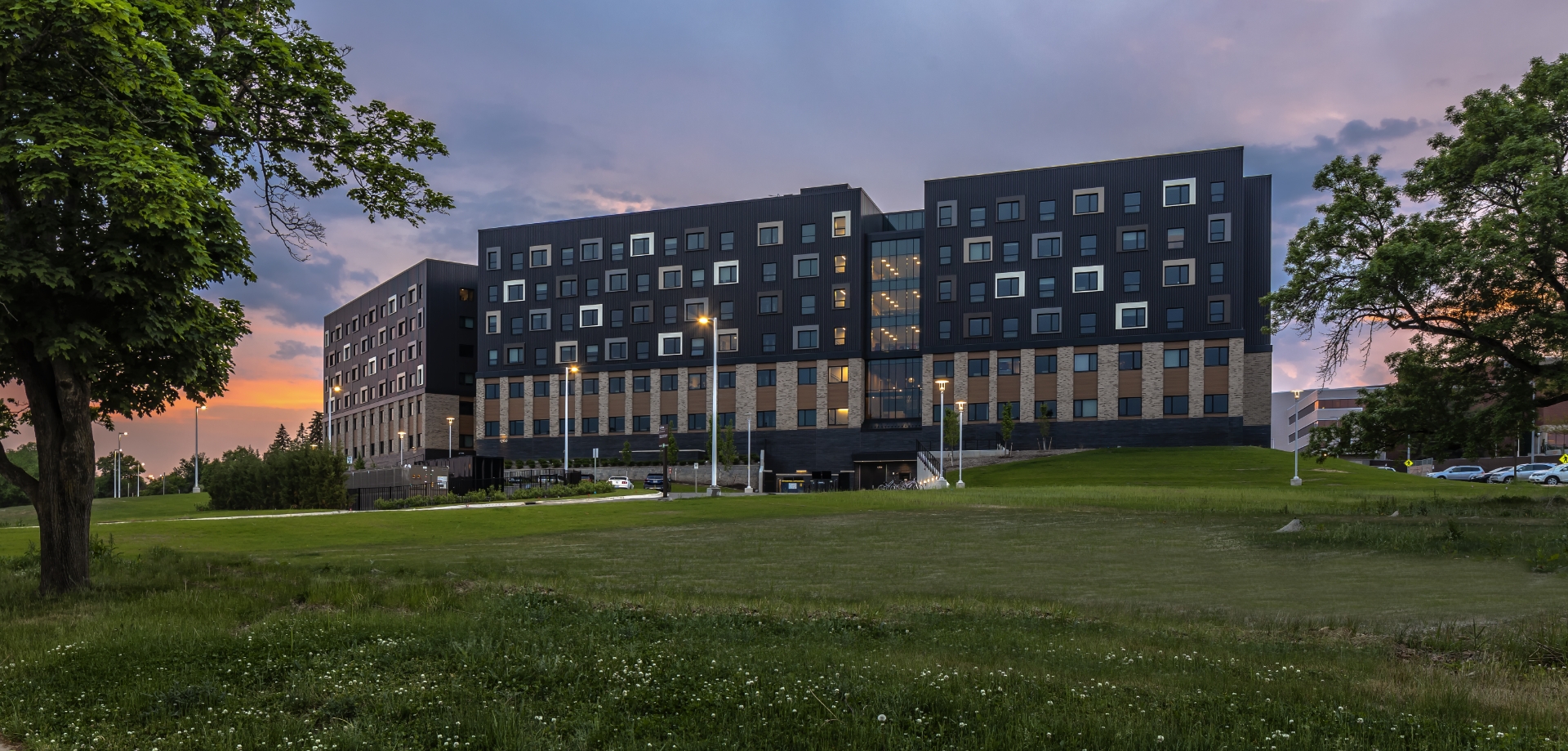 An image of a large building at dusk